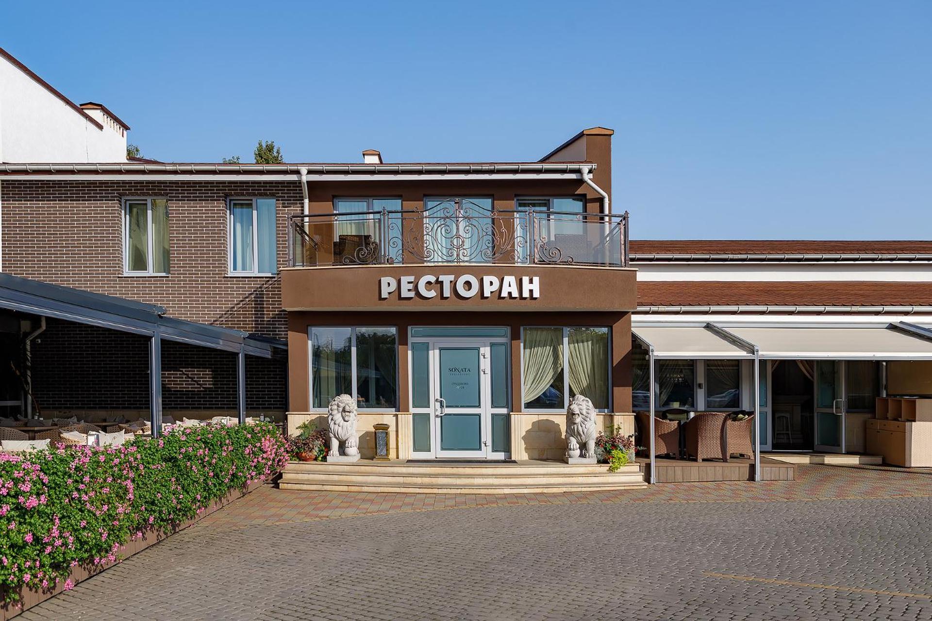 Sonata Hotel & Restaurant "Готель Соната" Lviv Exterior foto