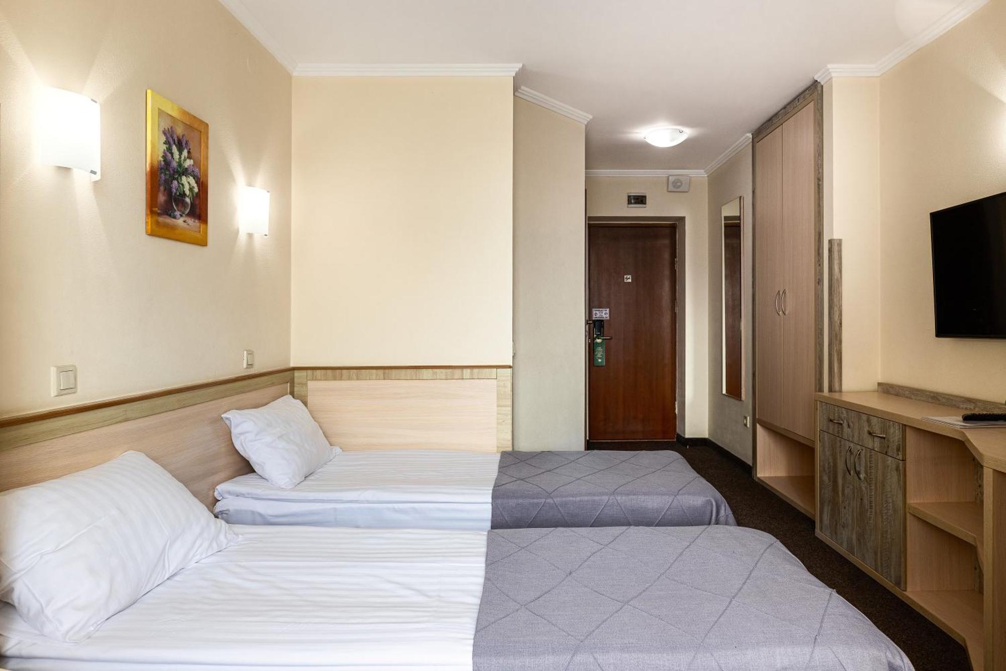 Sonata Hotel & Restaurant "Готель Соната" Lviv Quarto foto