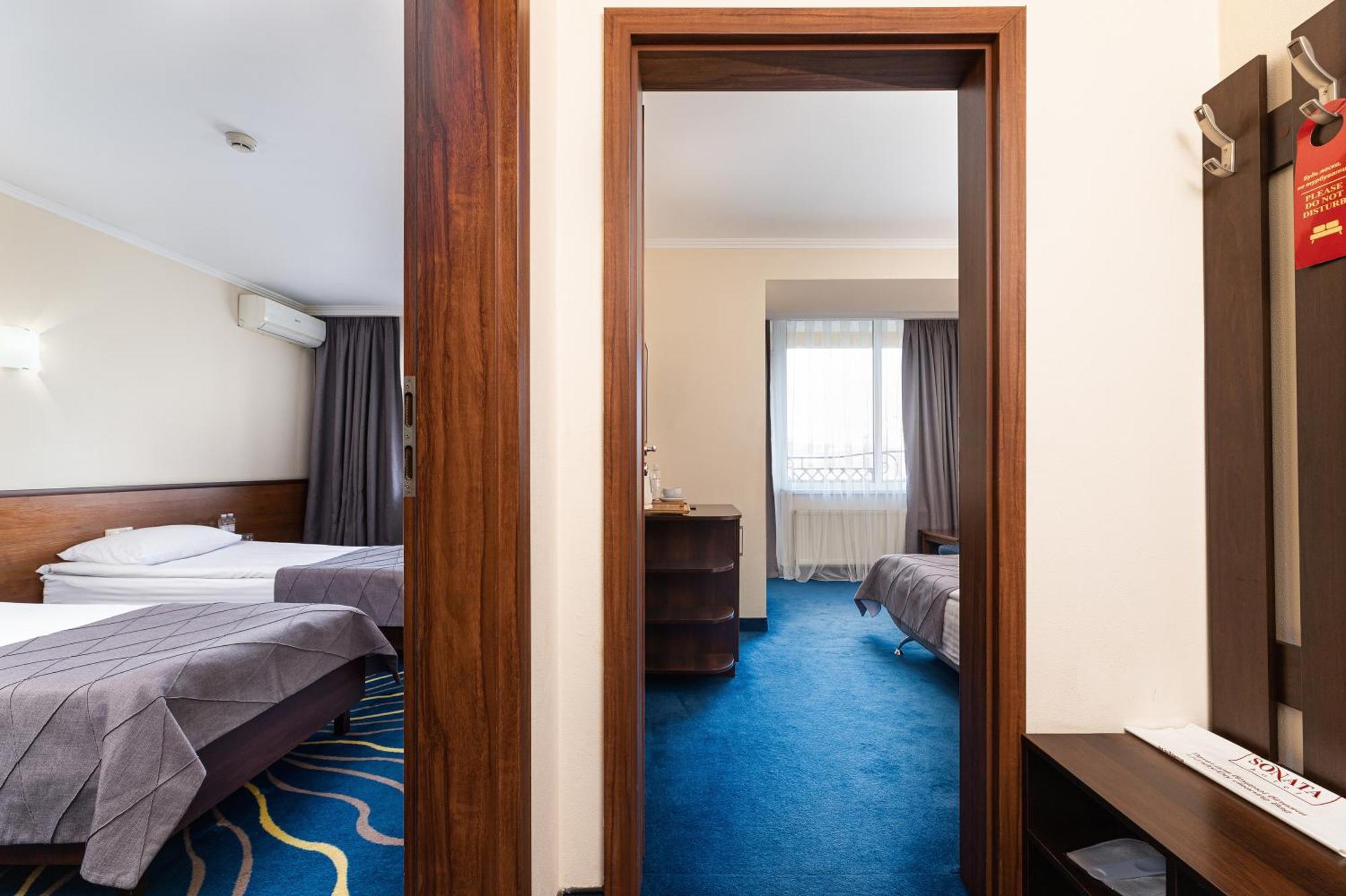 Sonata Hotel & Restaurant "Готель Соната" Lviv Quarto foto