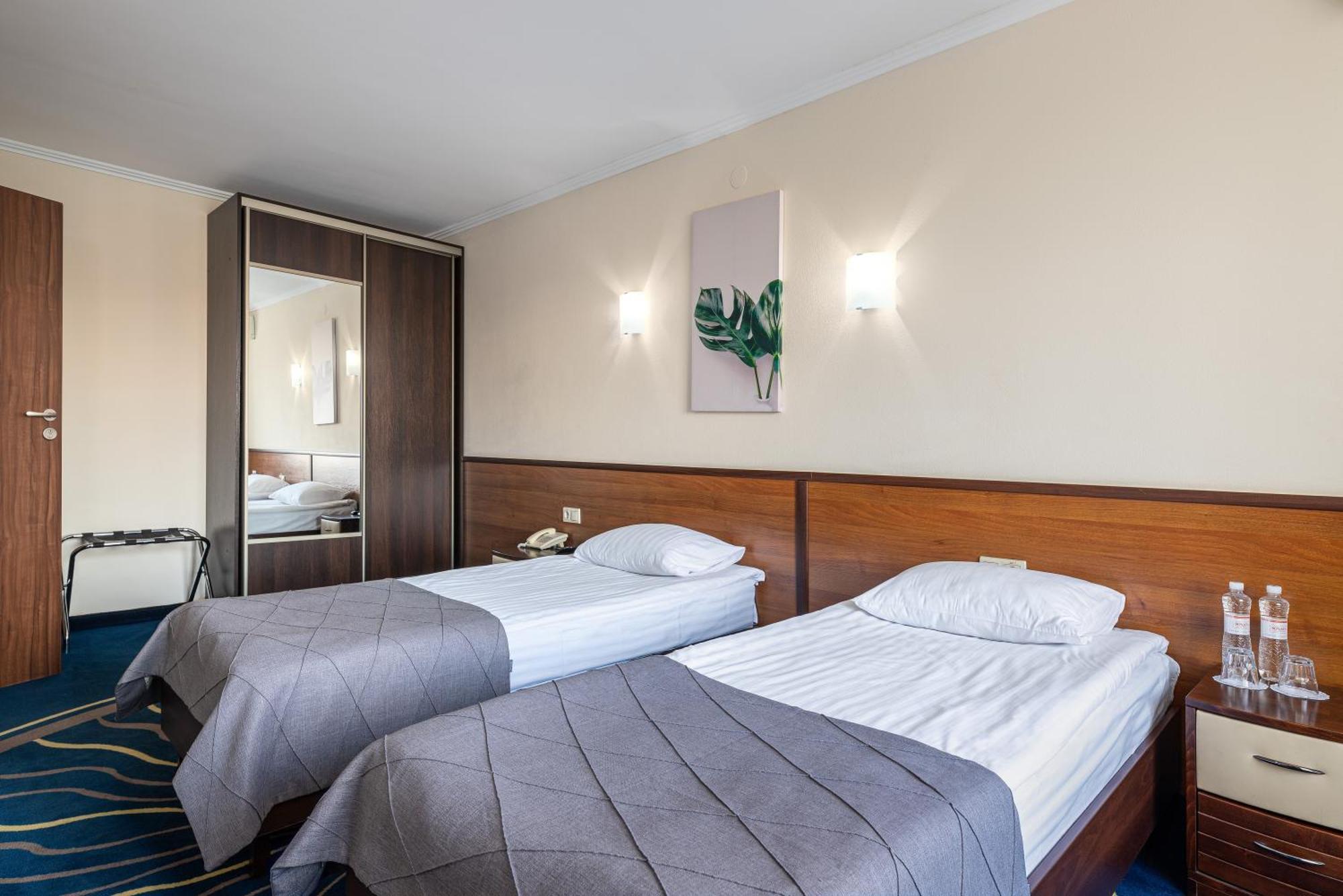 Sonata Hotel & Restaurant "Готель Соната" Lviv Quarto foto