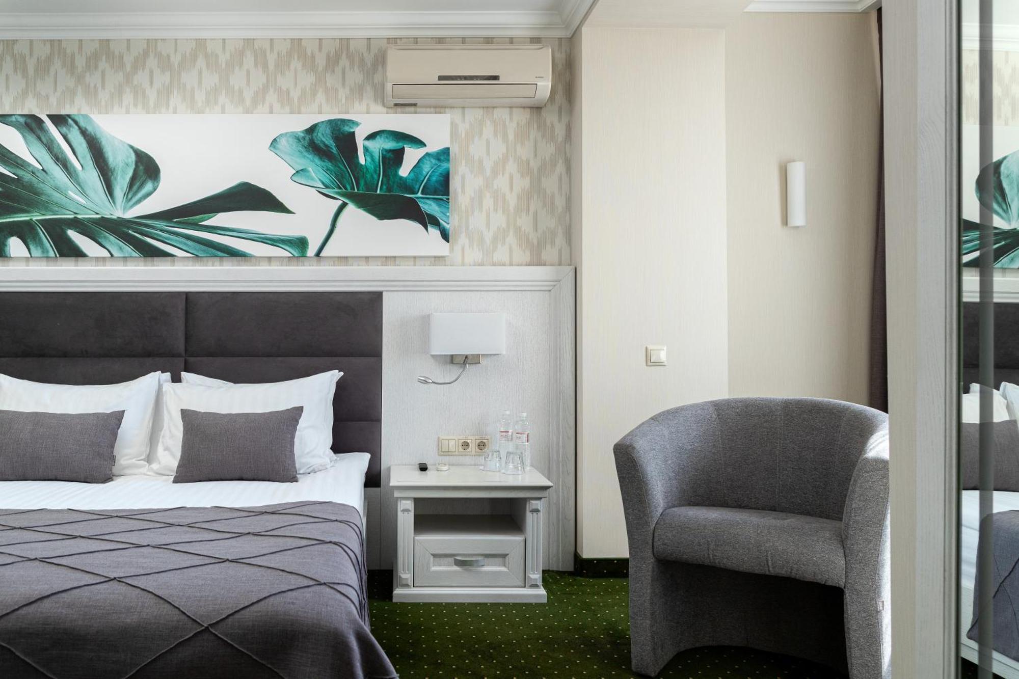 Sonata Hotel & Restaurant "Готель Соната" Lviv Quarto foto